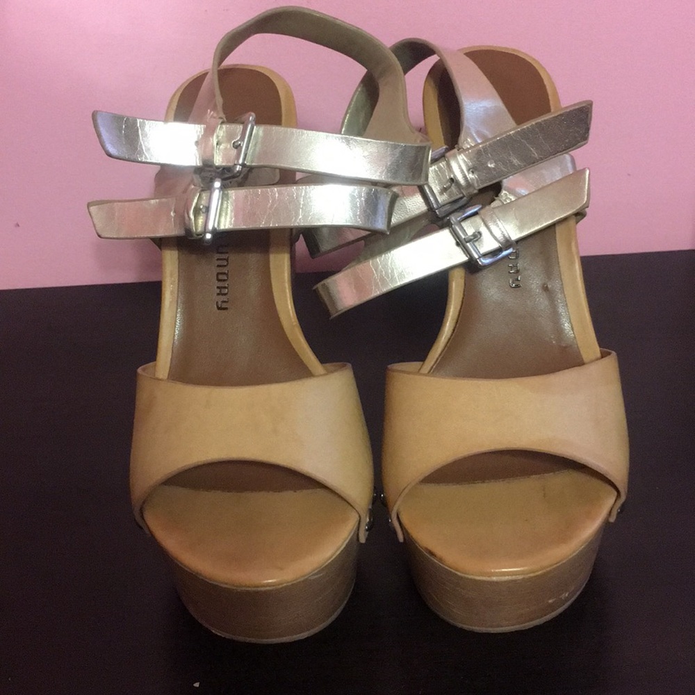 Nude Wedges